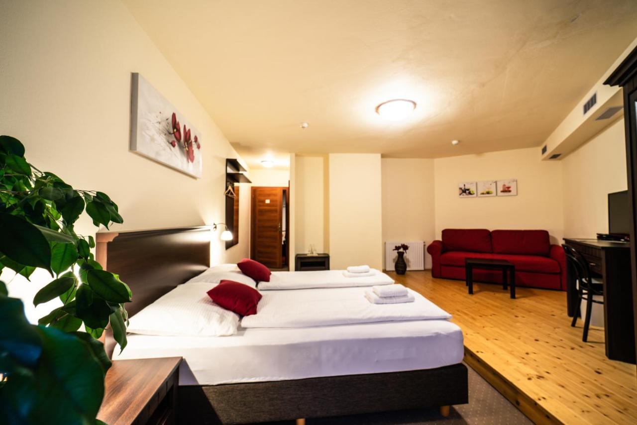 Hotel Koruna Prachatice Buitenkant foto